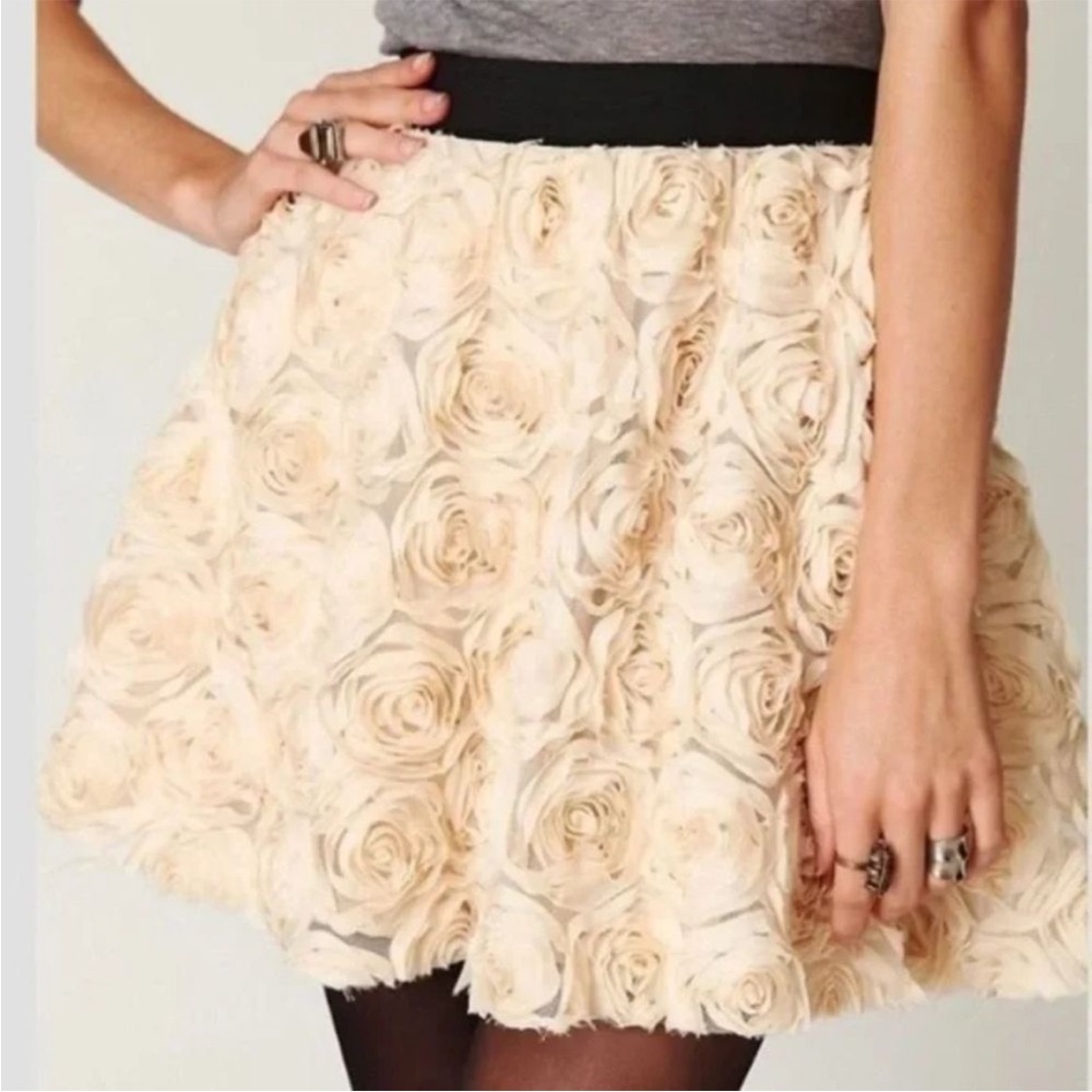 Free People 3d Romantic Textured Rosette Mini Skirt Cream Size Small